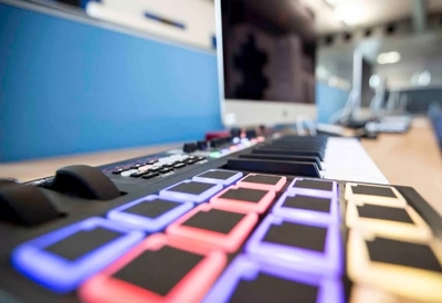 動畫與視覺特效的“夢工廠” 奧斯卡獲獎校友與工業(yè)級頂尖設(shè)施成就卓越音樂教育